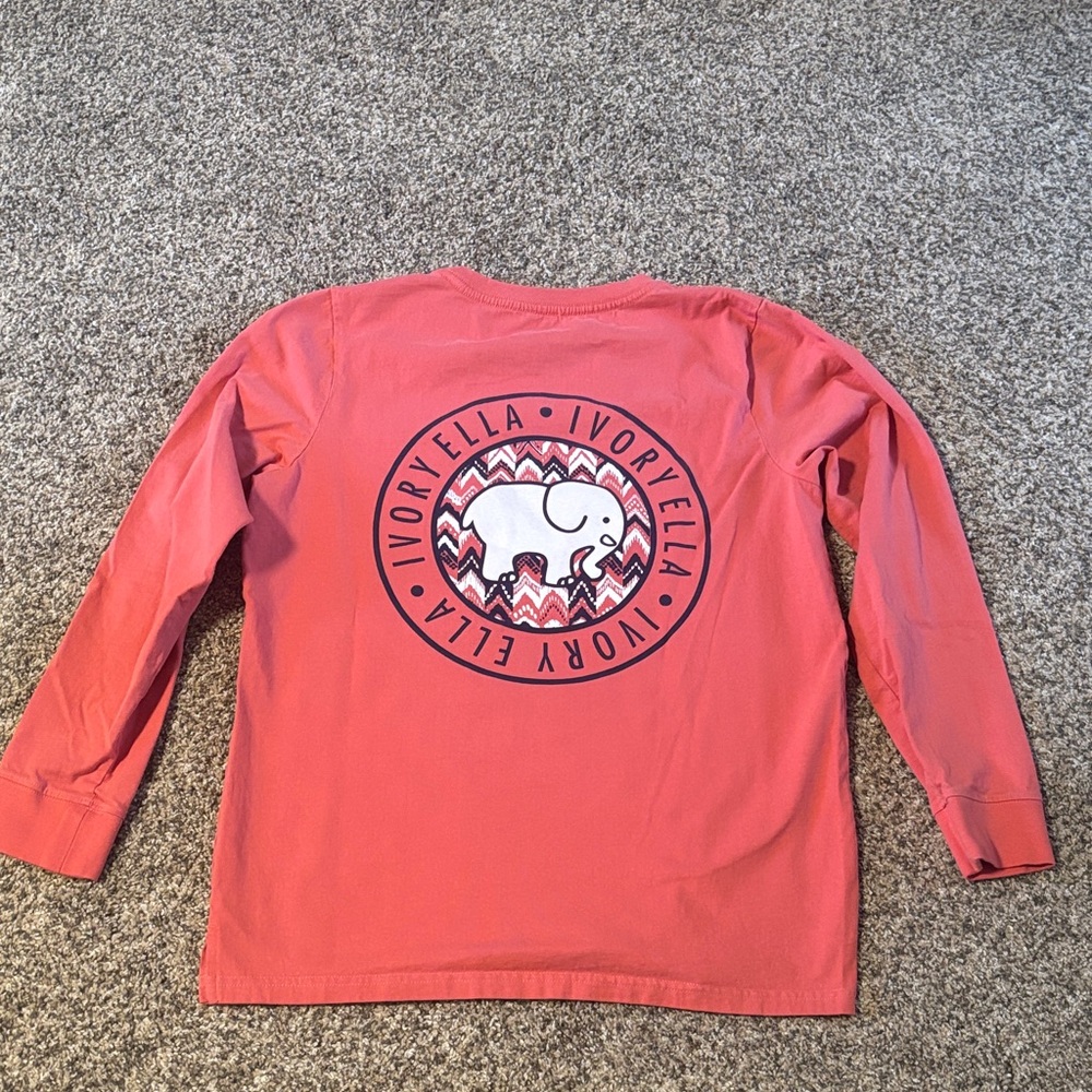 LIK NEW! Ivory Ella long sleeve pocket tee!